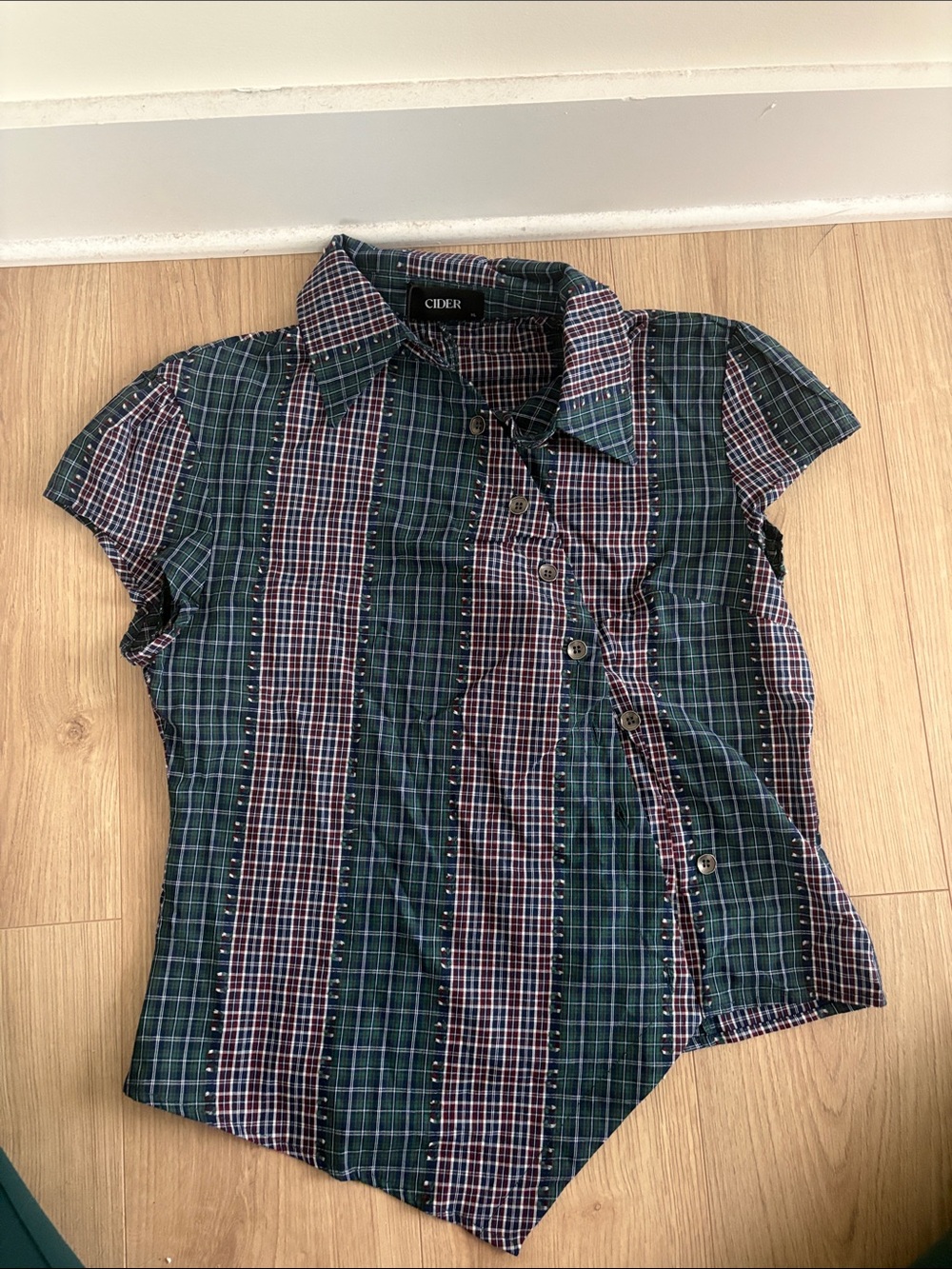 Cider women's Green and Navy Plaid Cap-Sleeve Button-Down Shirt - XL runs small